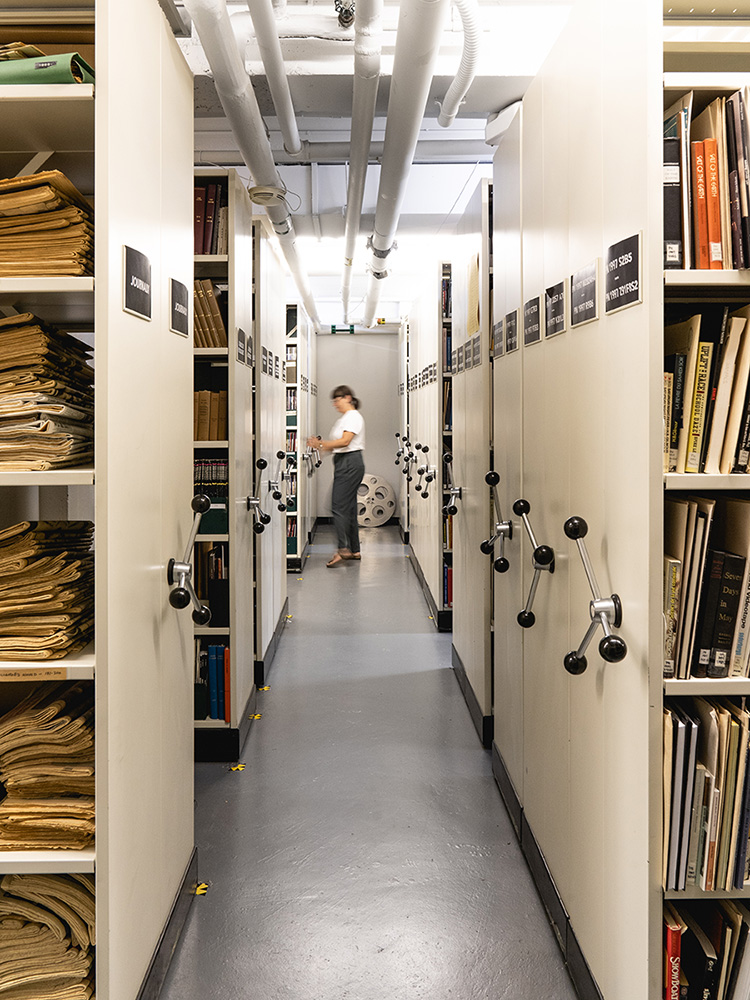 Reserves in the Cinémathèque québécoise media library